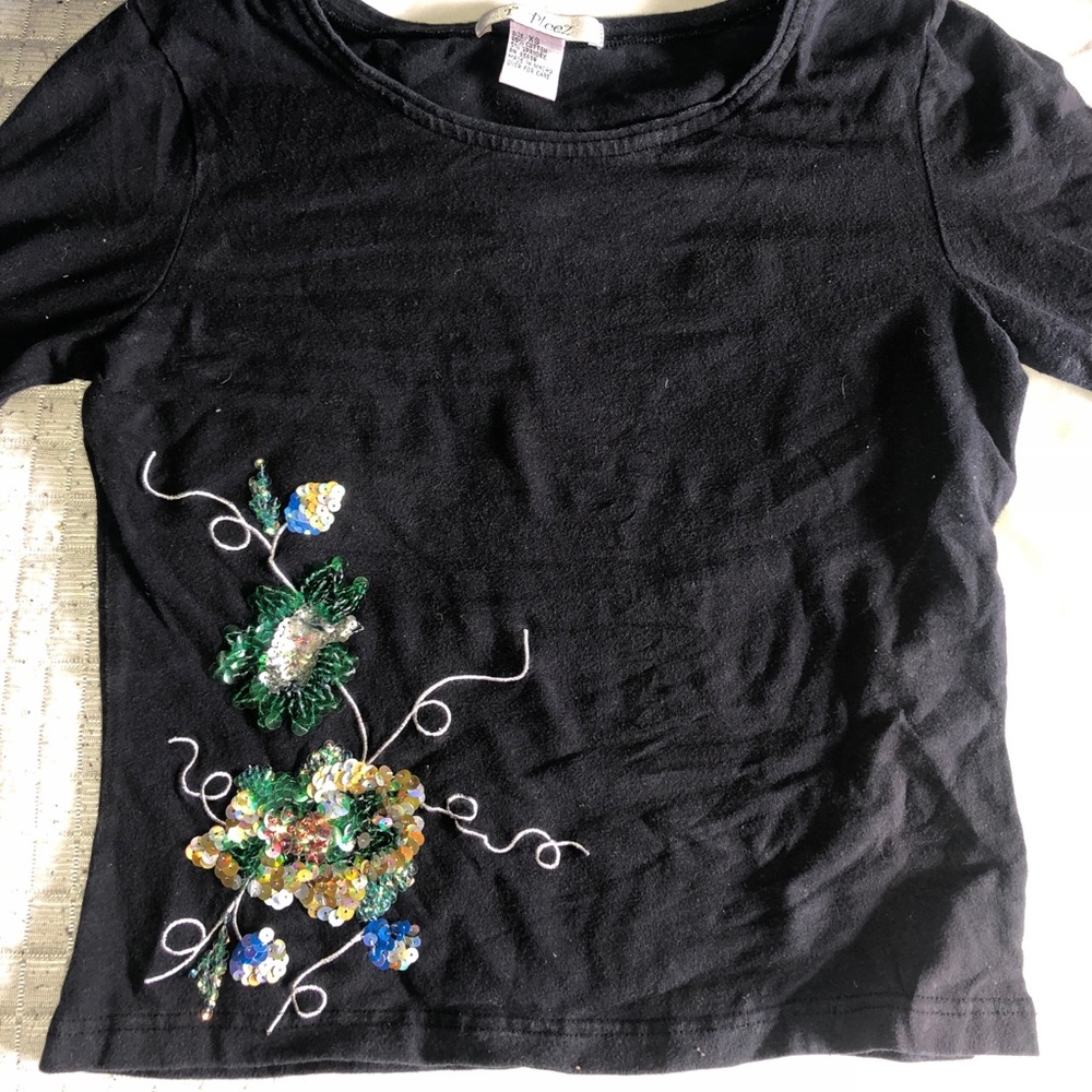 Blouse with sequins